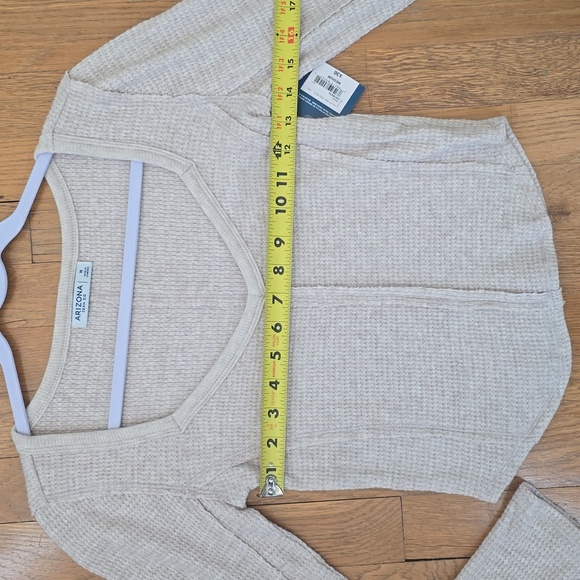 ARIZONA JEAN CO BRAND WOMENS JUNIOR SIZE LONG SLEEVE CREAM COLOR TOP SIZE MEDIUM - Picture 8 of 15